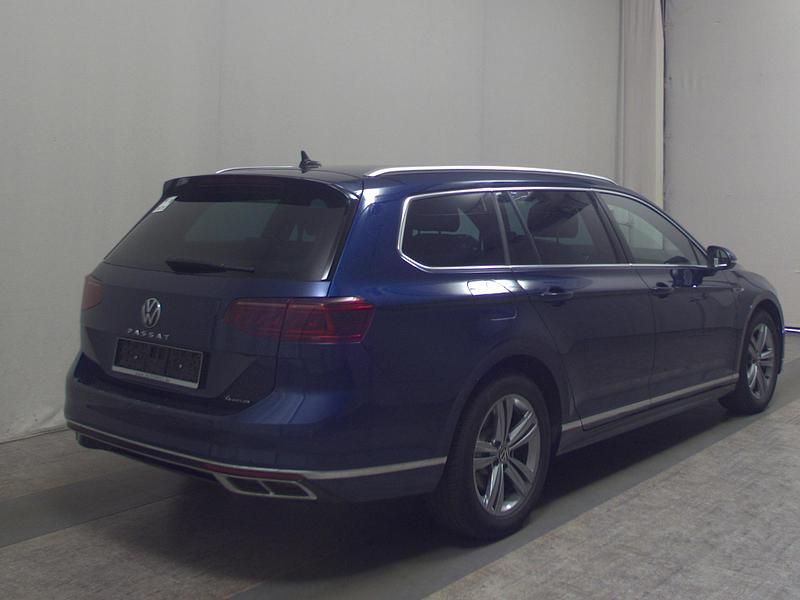 Second-hand VW Passat R-line 200 CP (147 kW) 2022 Albastru Break