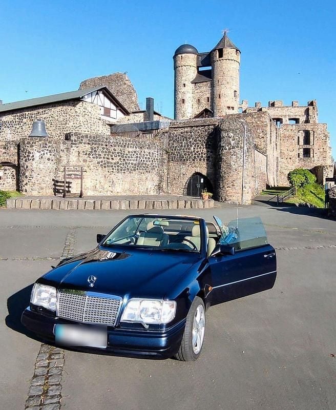 Gebraucht Mercedes E220 150 PS (110 kW) 1996 Blau Cabrio