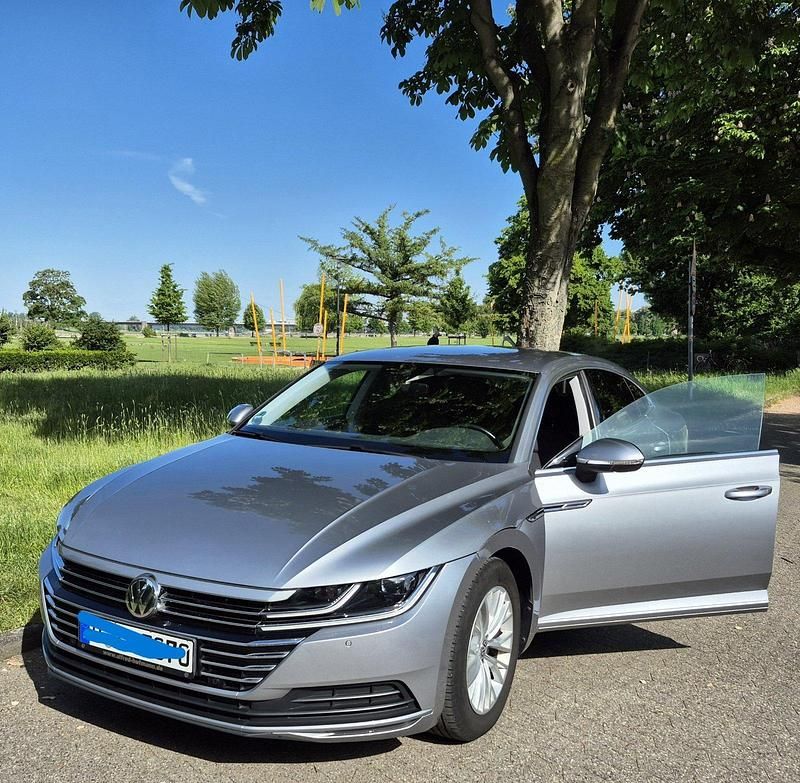 Silber Gebraucht 2019 VW Arteon Limousine | 17.900 € (Superpreis) - Bild 1/4
