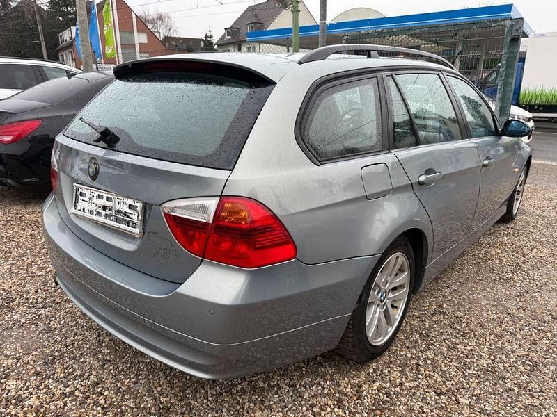 Gebraucht BMW 318 Advantage 129 PS (94 kW) 2007 Schwarz Kombi