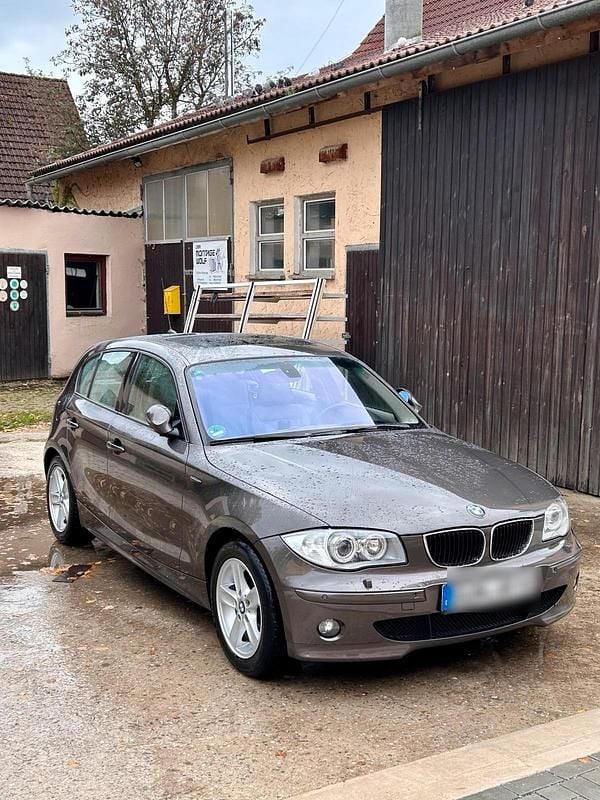 Braun Gebraucht 2005 BMW 120 Kleinwagen | 5.200 € (Fairer Preis) - Bild 1/4