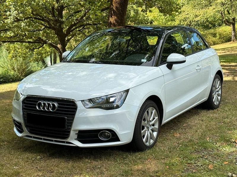 Weiß Gebraucht 2013 Audi A1 Ambition Kleinwagen | 7.950 € (Guter Preis) - Bild 1/4