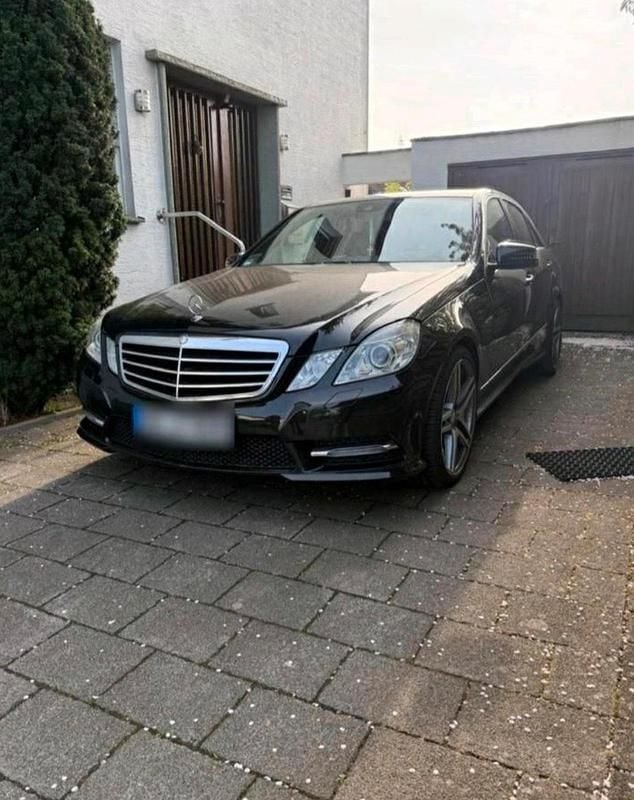 Gebraucht Mercedes E250 204 PS (150 kW) 2012 Schwarz Limousine