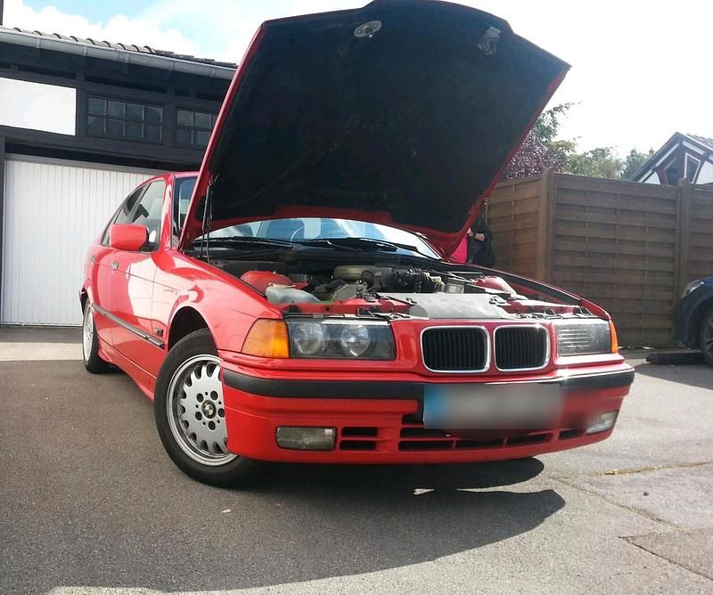 Gebraucht BMW 316 105 PS (77 kW) 1994 Rot Limousine