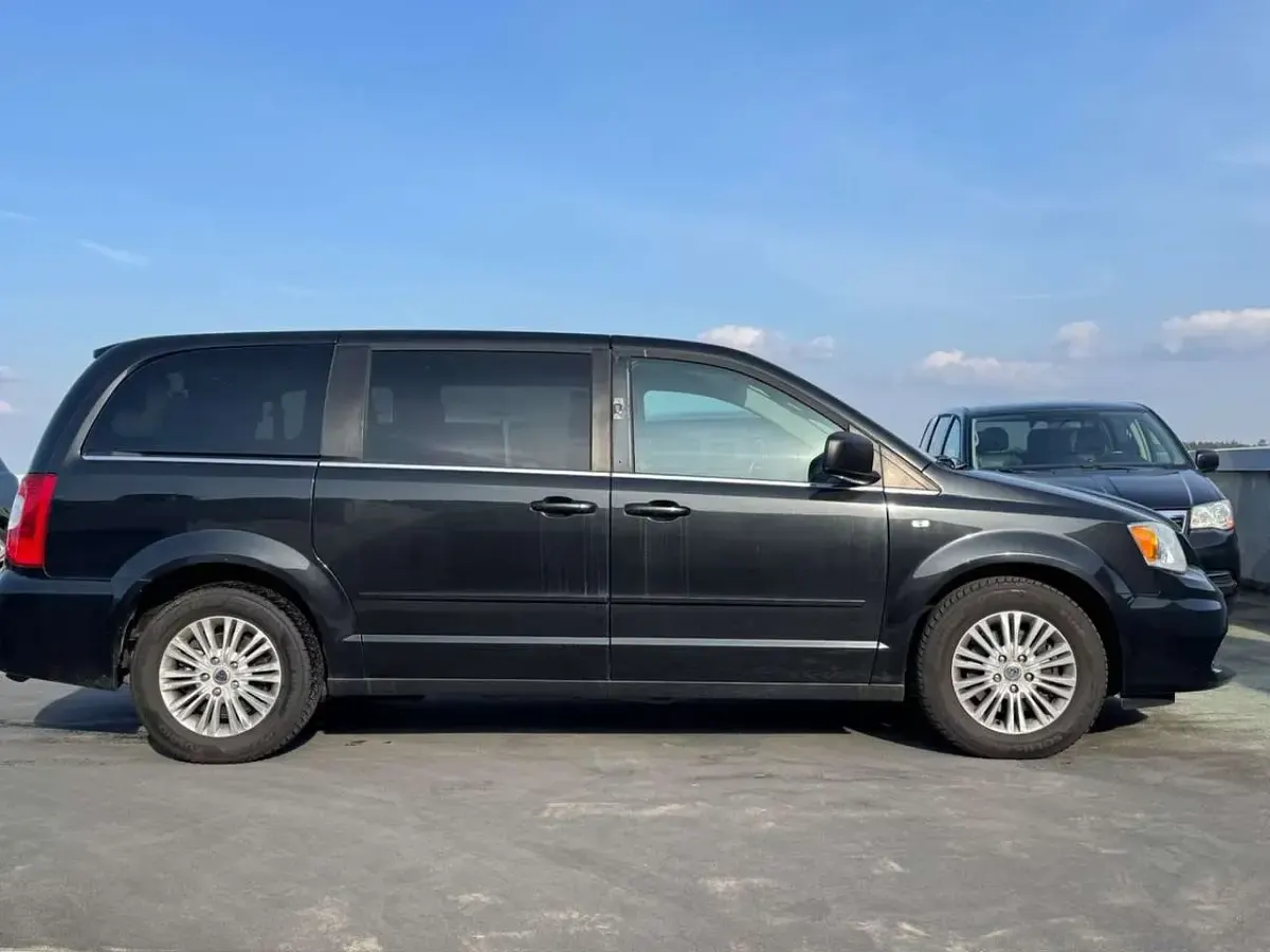 Gebraucht Lancia Voyager S 177 PS (130 kW) 2014 Schwarz Van / Kleinbus