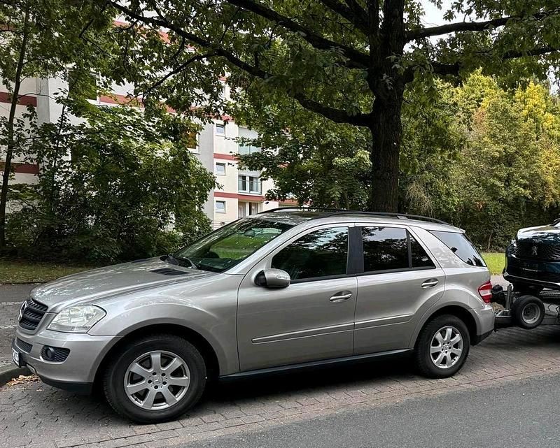 Grau Gebraucht 2006 Mercedes ML280 SUV | 6.600 € - Bild 1/1