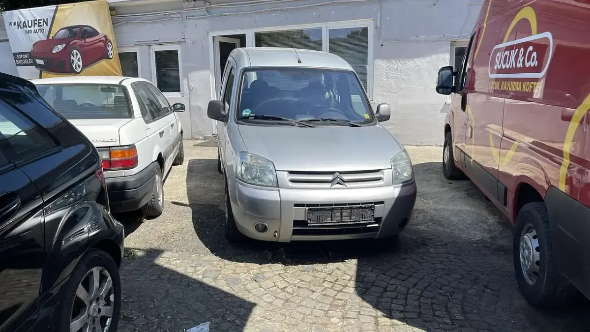 Gebraucht Citroën Berlingo 109 PS (80 kW) 2005 Aluminiumgrau/meta Van / Kleinbus