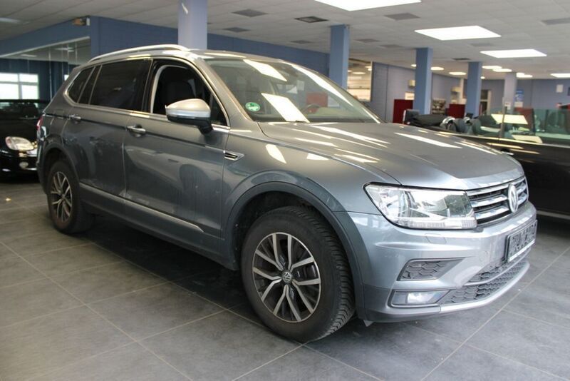 Grau Gebraucht 2020 VW Tiguan Allspace Comfortline SUV | 22.980 € (Superpreis) - Bild 1/4