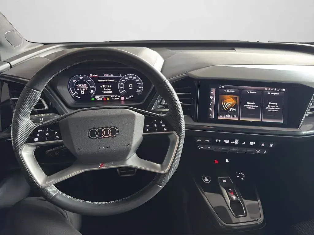 Second-hand Audi Q4 e-tron Ambiente 125 kW (170 CP) 2023 Gri SUV