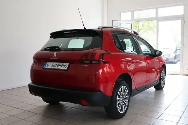 Gebraucht Peugeot 2008 Active 110 PS (80 kW) 2017 Lackierung ultimaterot/metallic SUV