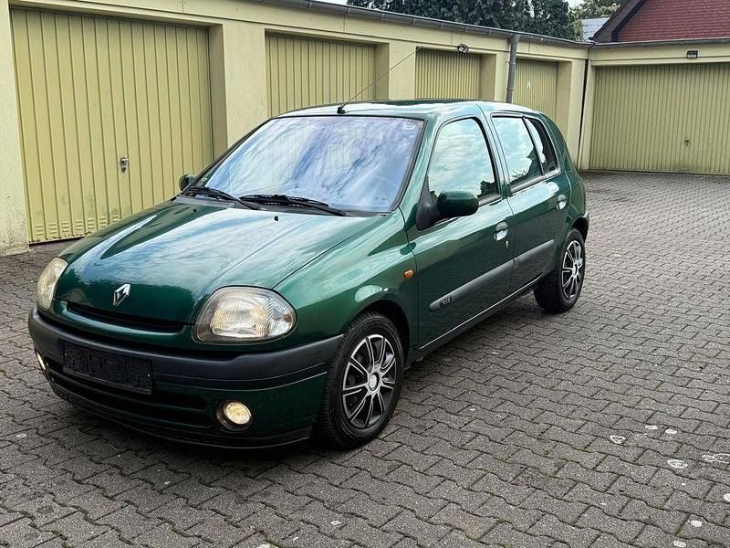 Braun Gebraucht 1999 Renault Clio II Limousine | 3.300 € (Fairer Preis) - Bild 1/4