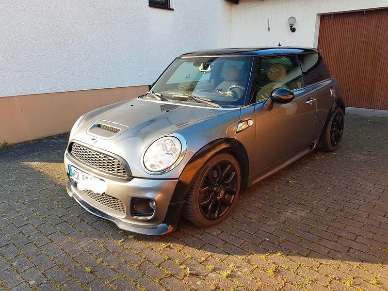 Grau Gebraucht 2008 Mini John Cooper Works Sport Kleinwagen | 6.699 € (Fairer Preis) - Bild 1/4