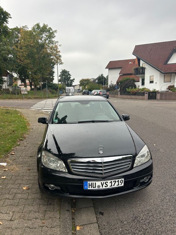 Schwarz Gebraucht 2010 Mercedes C220 Avantgarde Limousine | 6.000 € (Guter Preis) - Bild 1/4