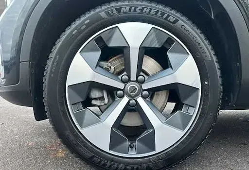 Gebraucht Volvo XC40 Core 163 PS (119 kW) 2025 Schwarz SUV