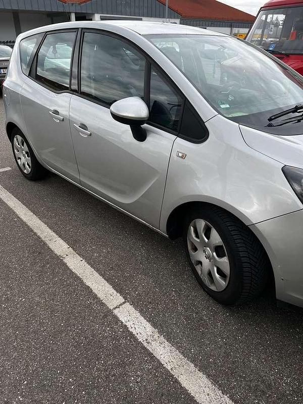 Silber Gebraucht 2014 Opel Meriva Edition Van / Kleinbus | 7.300 € (Fairer Preis) - Bild 1/2