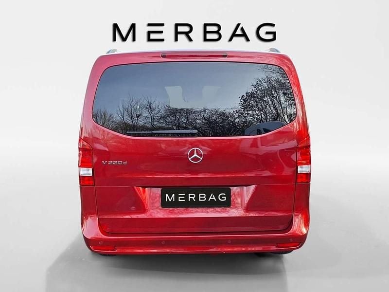 Gebraucht Mercedes V220 163 PS (119 kW) 2024 Hyazinthrot metallic Van / Kleinbus