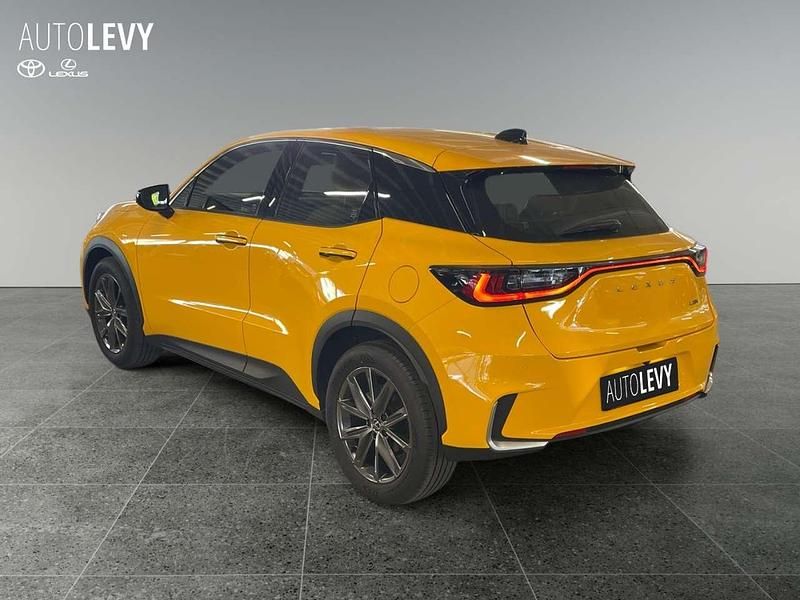 Neu Lexus LBX 136 PS (100 kW) 2026 5a3  sonnengelb SUV