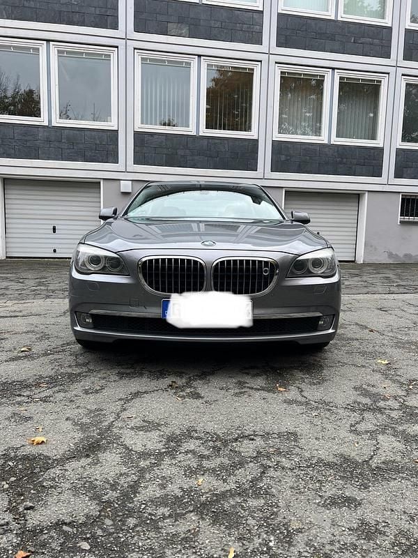 Second-hand BMW 730 245 CP (180 kW) 2009 Gri Berlinǎ