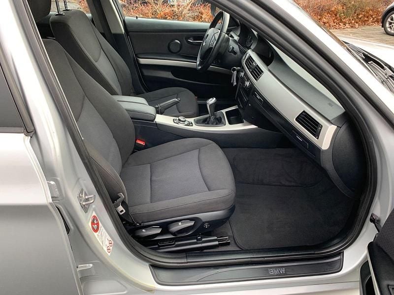 Gebraucht BMW 320 Comfort Edition 184 PS (135 kW) 2010 Silber Kombi