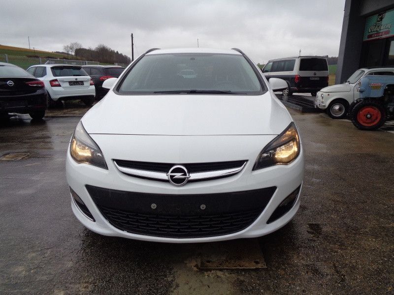 Gebraucht Opel Astra 110 PS (80 kW) 2012 Weiß Kombi