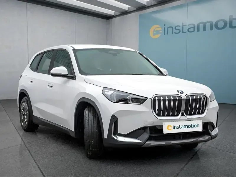 Gebraucht BMW iX1 230 kW (313 PS) 2023 Weiß SUV