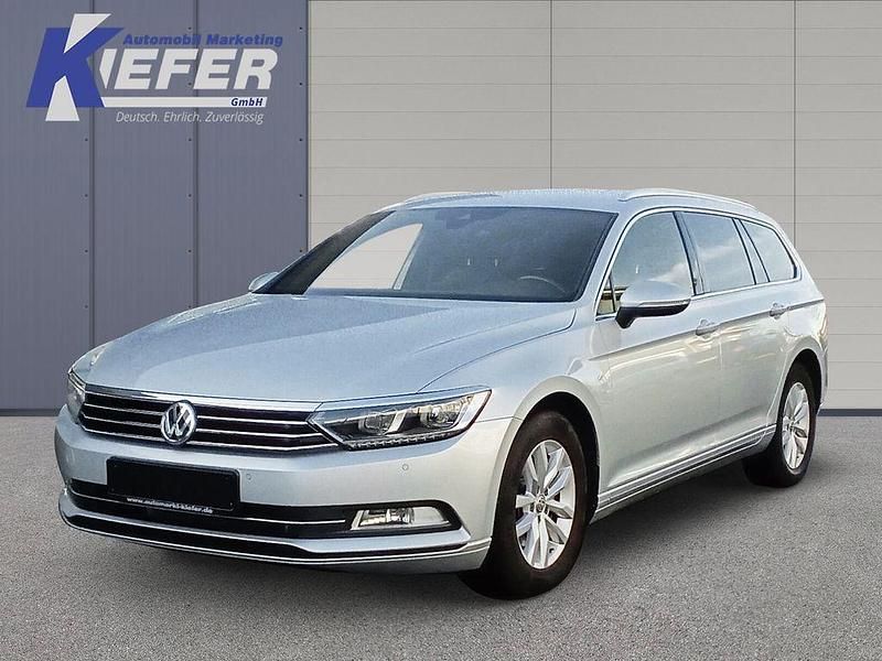 Silber Gebraucht 2019 VW Passat Kombi | 12.800 € (Fairer Preis) - Bild 1/4