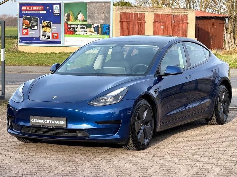 Blau Gebraucht 2021 Tesla Model 3 Standard Range Limousine | 23.900 € (Guter Preis) - Bild 1/4