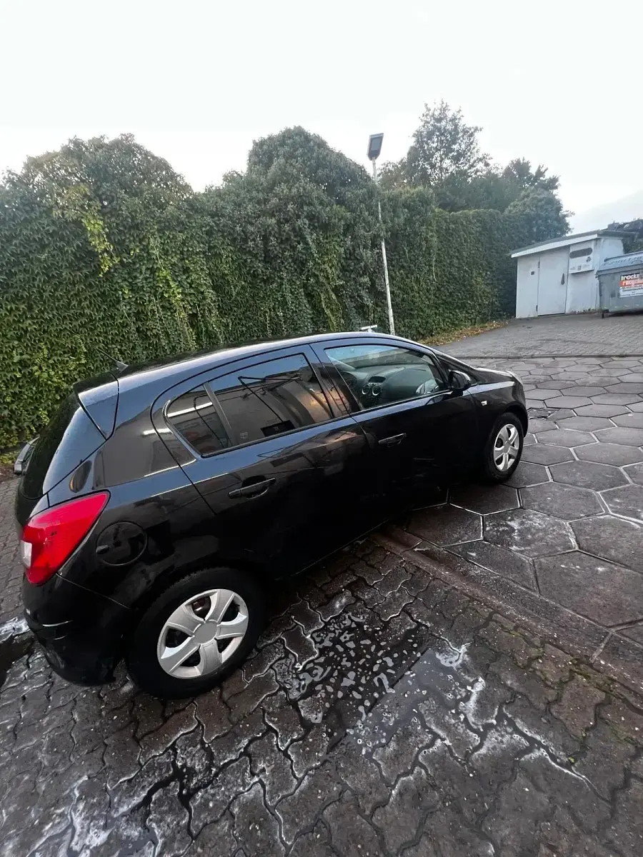 Używany Opel Corsa 75 KM (55 kW) 2010 Czarny Hatchback