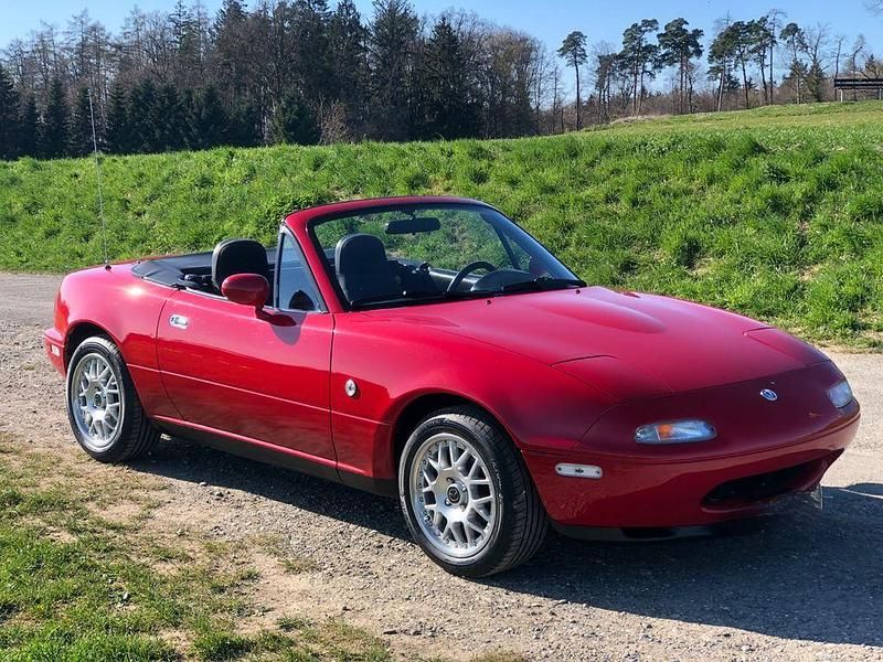 Rot Gebraucht 1993 Mazda MX5 Cabrio | 8.888 € - Bild 1/4