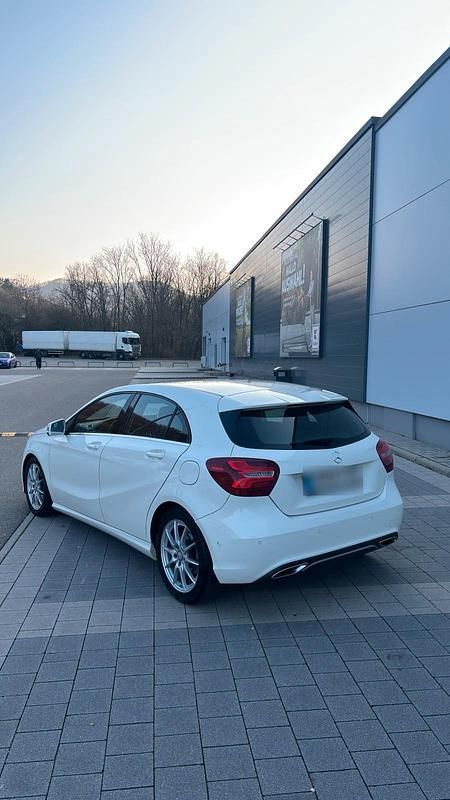 Gebraucht Mercedes A200 136 PS (100 kW) 2015 Weiß Limousine