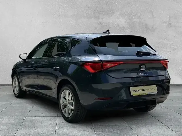 Neu Seat Leon 150 PS (110 kW) 2025 Grau Limousine