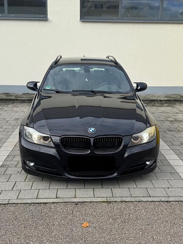Schwarz Gebraucht 2010 BMW 320 M Sport Kombi | 6.700 € (Etwas zu teuer) - Bild 1/4