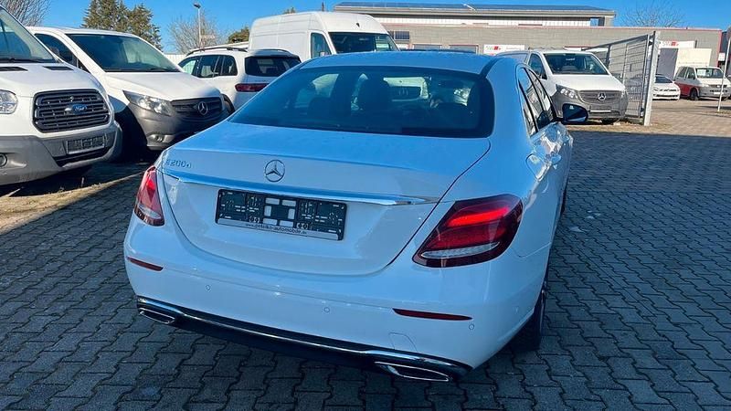 Gebraucht Mercedes E200 Avantgarde 150 PS (110 kW) 2018 Weiß Limousine
