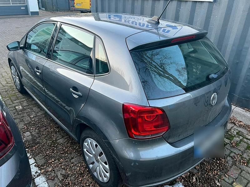 Gebraucht VW Polo 75 PS (55 kW) 2012 Grau Kleinwagen