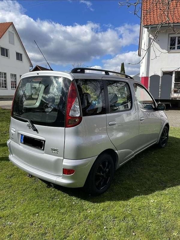 Gebraucht Toyota Yaris Verso Sol 84 PS (61 kW) 2004 Grau Van / Kleinbus