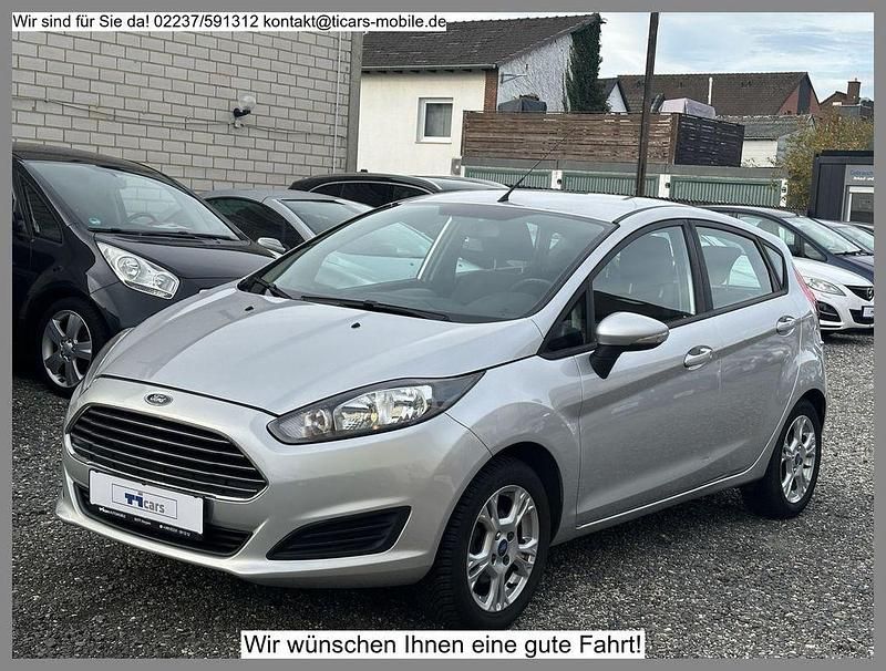 Gebraucht Ford Fiesta Ambiente 65 PS (47 kW) 2014 Silber Limousine