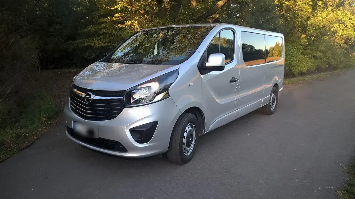 Usata Opel Vivaro 145 CV (106 kW) 2017 Argento Monovolume
