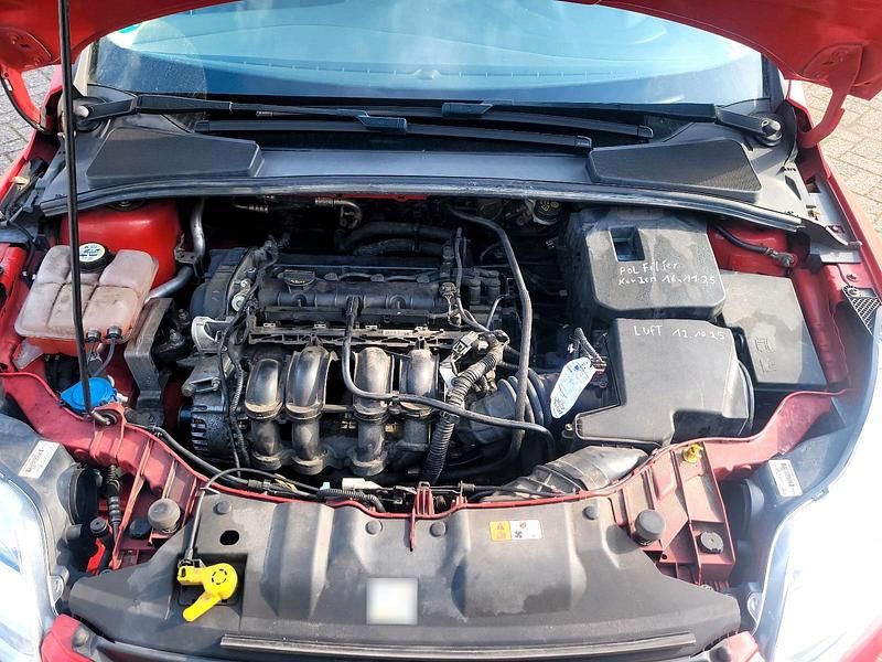 Gebraucht Ford Focus 105 PS (77 kW) 2012 Rot Limousine