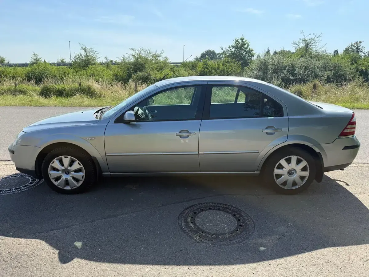 Gebraucht Ford Mondeo Trend 110 PS (80 kW) 2006 Silber Limousine