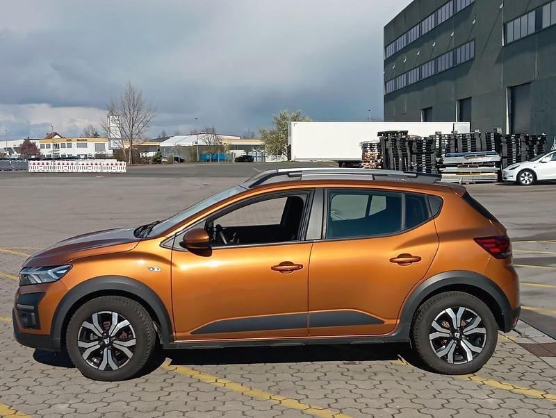 Gebraucht Dacia Sandero Expression 91 PS (66 kW) 2021 Orange Limousine