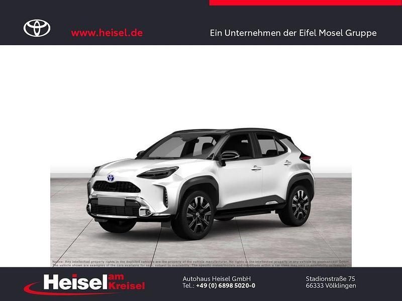 Schwarz Neu 2025 Toyota Yaris Cross Plus SUV | 31.960 € (Etwas zu teuer) - Bild 1/4
