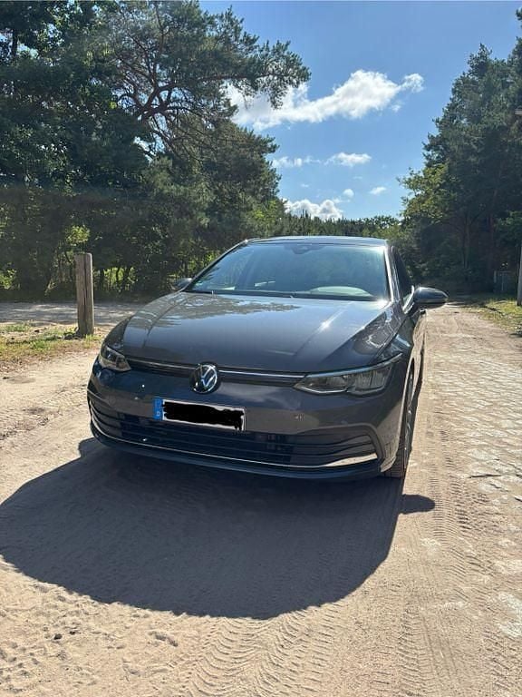 Grau Gebraucht 2023 VW Golf VIII Move Limousine | 21.300 € (Superpreis) - Bild 1/4