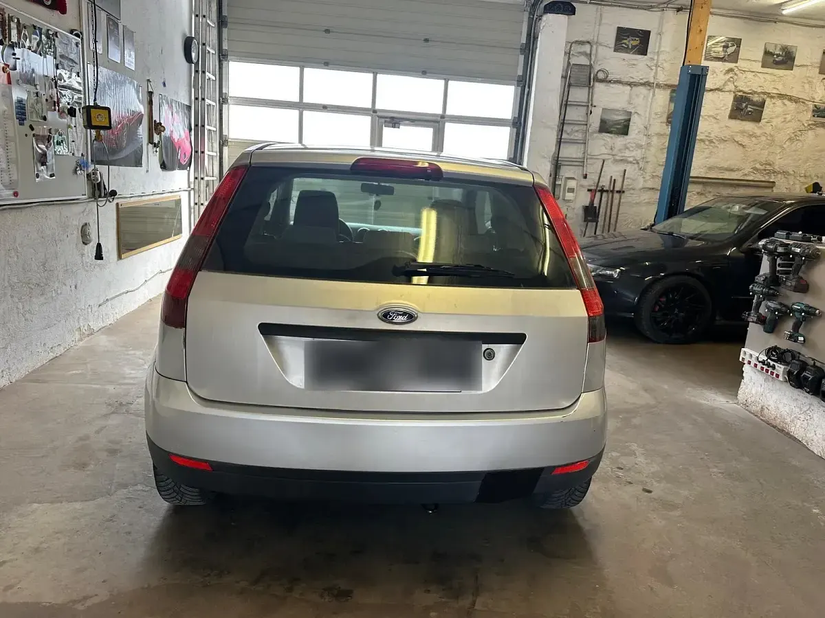 Gebraucht Ford Fiesta 70 PS (51 kW) 2002 Silber Kleinwagen