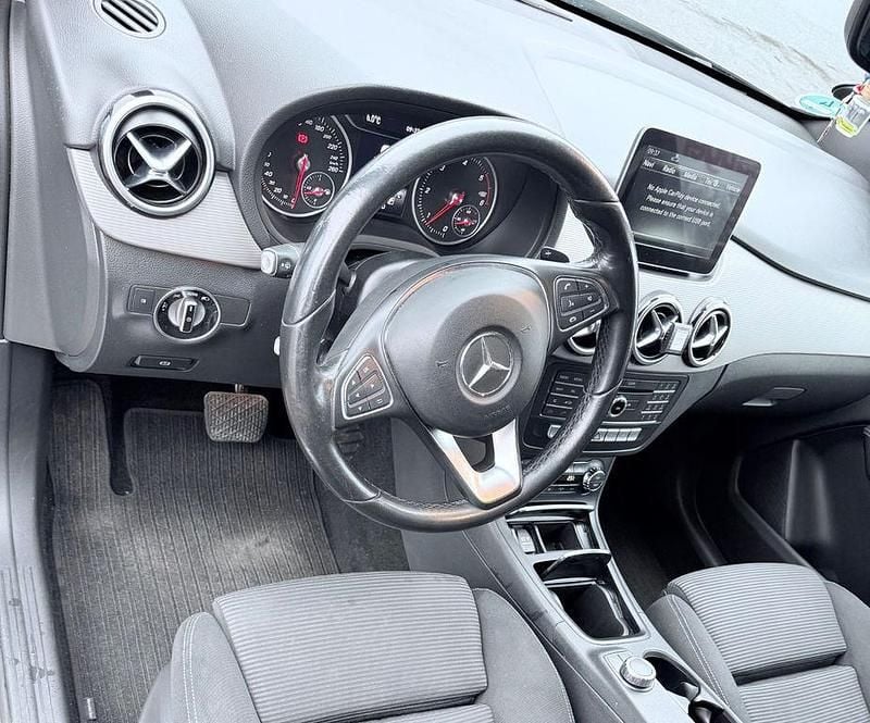 Gebraucht Mercedes B180 109 PS (80 kW) 2017 Grau Van / Kleinbus
