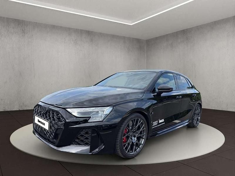 Mythosschwarz metallic Gebraucht 2025 Audi RS3 Kleinwagen | 69.800 € (Guter Preis) - Bild 1/4