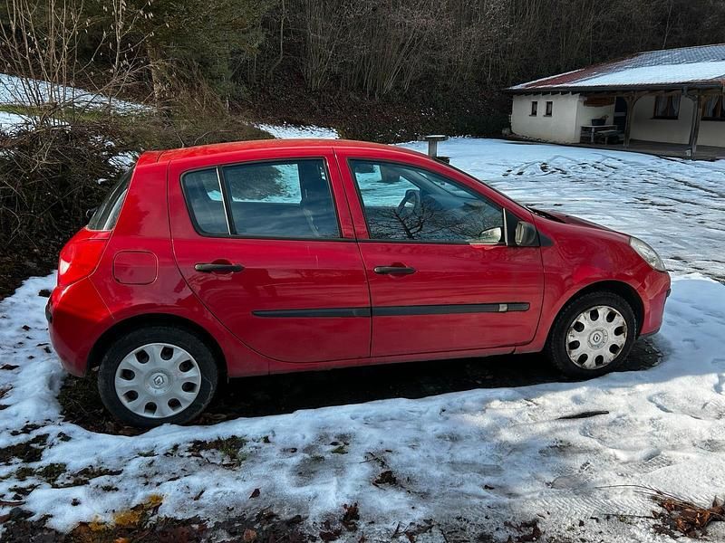 Gebraucht Renault Clio II 75 PS (55 kW) 2006 Rot Kleinwagen
