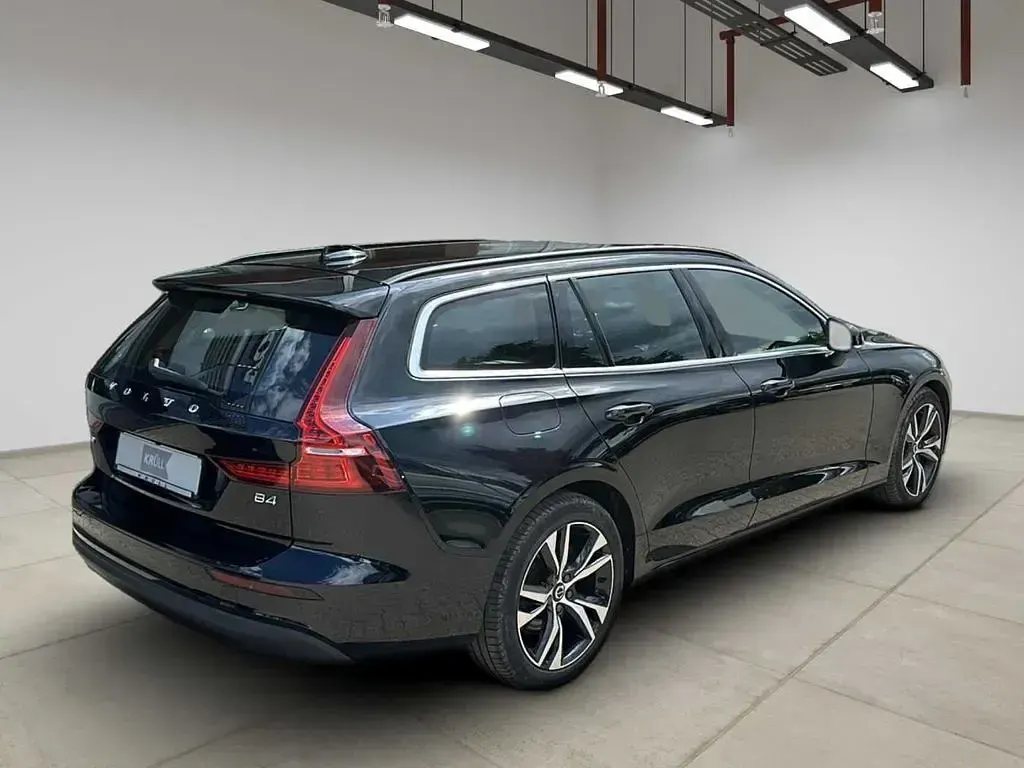 Gebraucht Volvo V60 Core 197 PS (144 kW) 2023 Schwarz Kombi