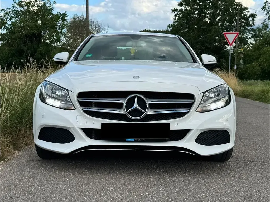 Gebraucht Mercedes 220 170 PS (125 kW) 2016 Weiß Limousine