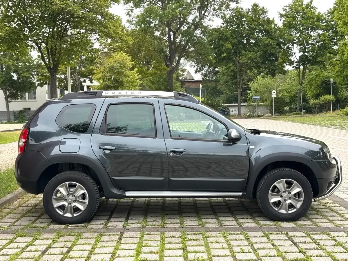 Gebraucht Dacia Duster Prestige 125 PS (91 kW) 2015 Grau SUV