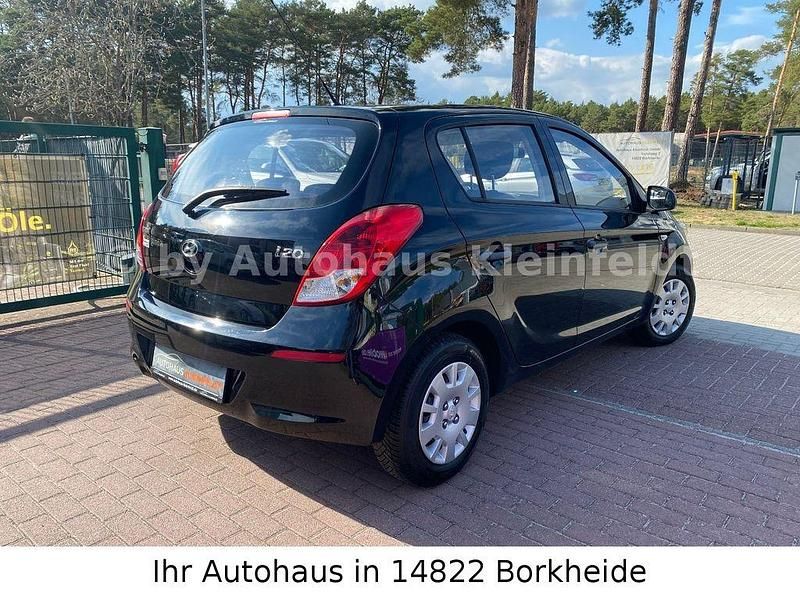 Gebraucht Hyundai i20 Edition 86 PS (63 kW) 2014 Schwarz Kleinwagen
